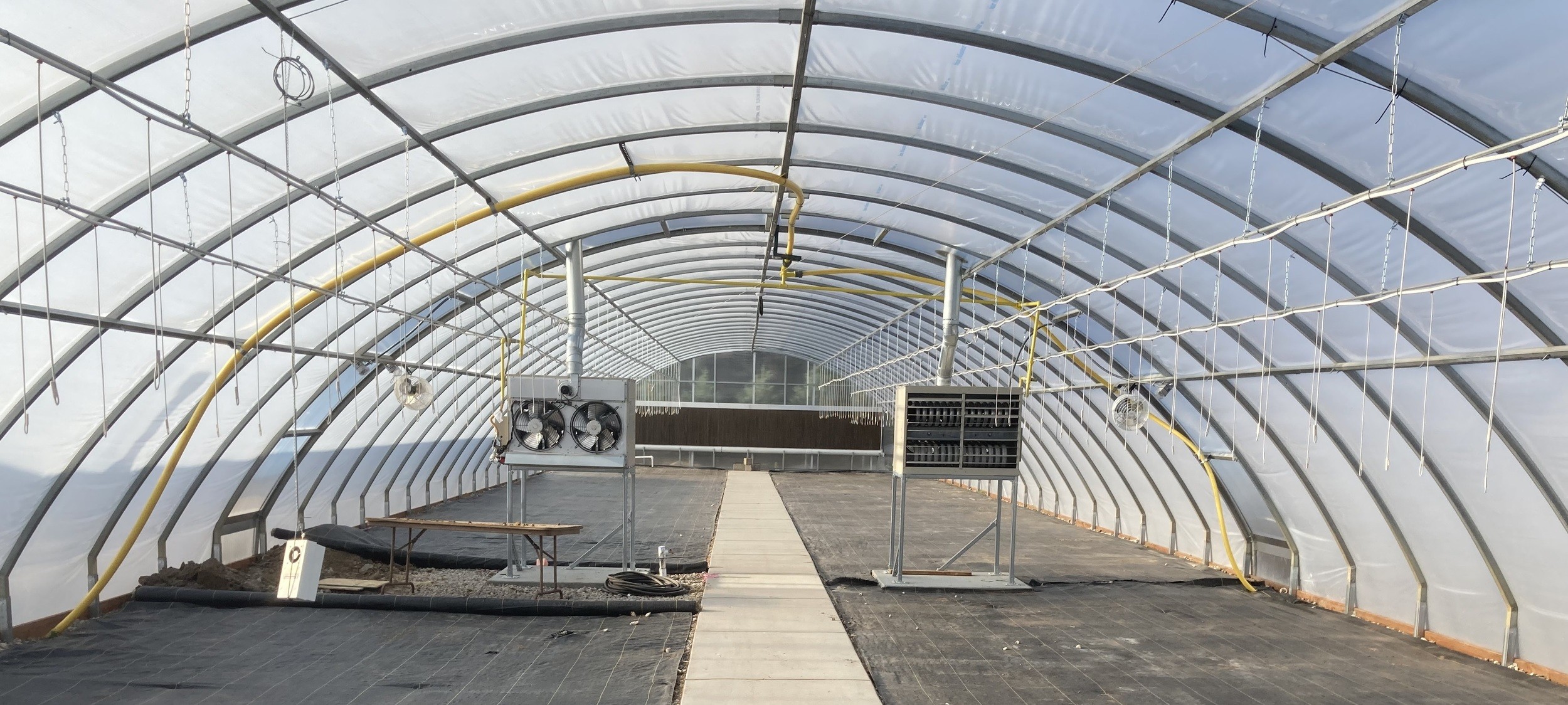 Columbine greenhouse with padwall evaporative cooling