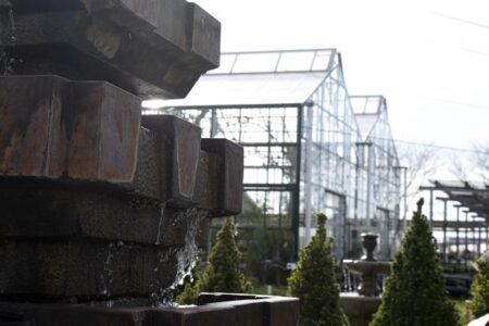 Overview of Oakland Nurseries Vail greenhouses in Columbus, OH