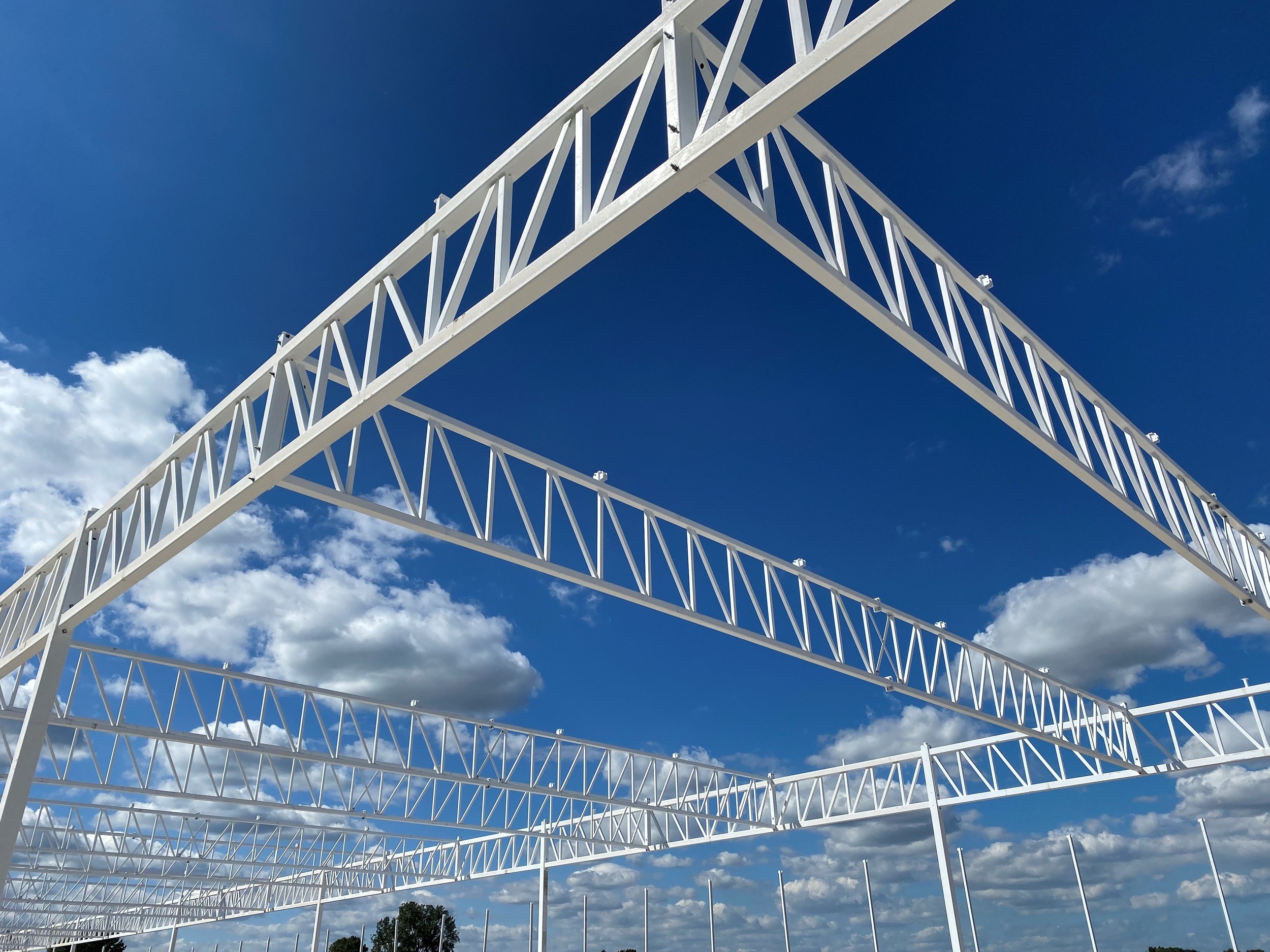 Warehouse frame with warehouse trusses